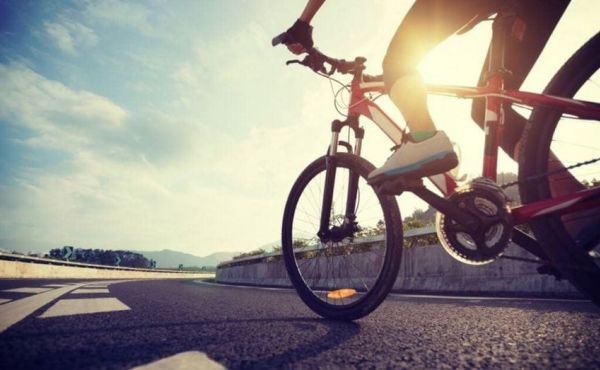 Đạp xe Vì hòa bình: Hàng chục tay đua nước bạn Lào chờ hòa chung 'nhịp đạp'